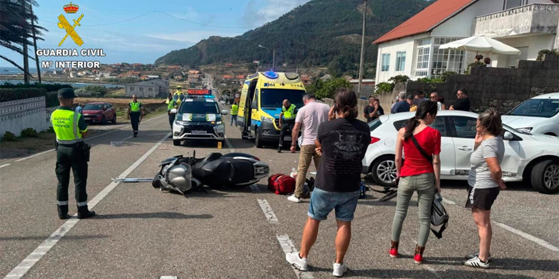 Aparatoso accidente en el área de Vigo, herido grave un motorista en un siniestro en Oia
