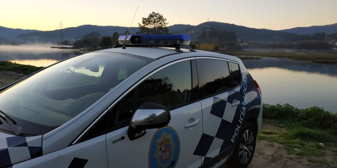 Dos agentes de la Policía Local de Nigrán resultan heridos en un aparatoso accidente de tráfico