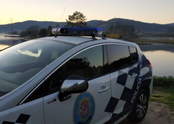Dos agentes de la Policía Local de Nigrán resultan heridos en un aparatoso accidente de tráfico