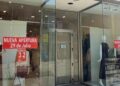 Abre en Vigo un outlet de moda con oferta de 3x2 en ropa por tiempo limitado