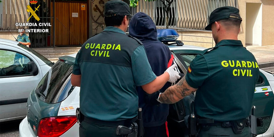 Cazan in fraganti a un joven con la caja registradora del bar en el que acababa de robar en O Porriño