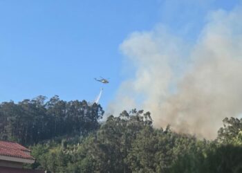 Logran extinguir el incendio provocado por un accidente del Rally Rías Baixas en Salceda