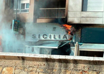 Susto en Sanxenxo, sofocan un incendio en una de las heladerías del paseo de la playa de Silgar