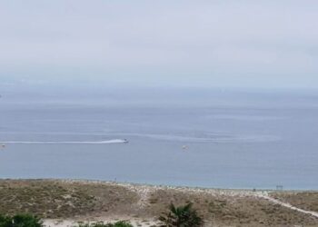 Varias motos de agua atentan contra el paraíso de las Cíes de forma "irresponsable"