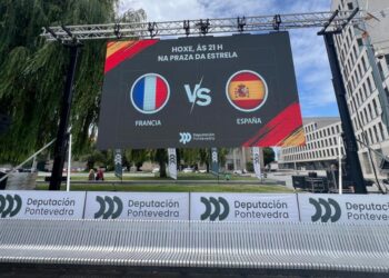 La Diputación instala la pantalla para ver España en el centro de Vigo y presenta "todos los permisos"