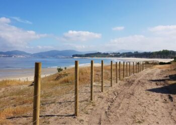 Caballero anuncia "el inicio inmediato" de las obras para recuperar las playas de Vigo más naturales