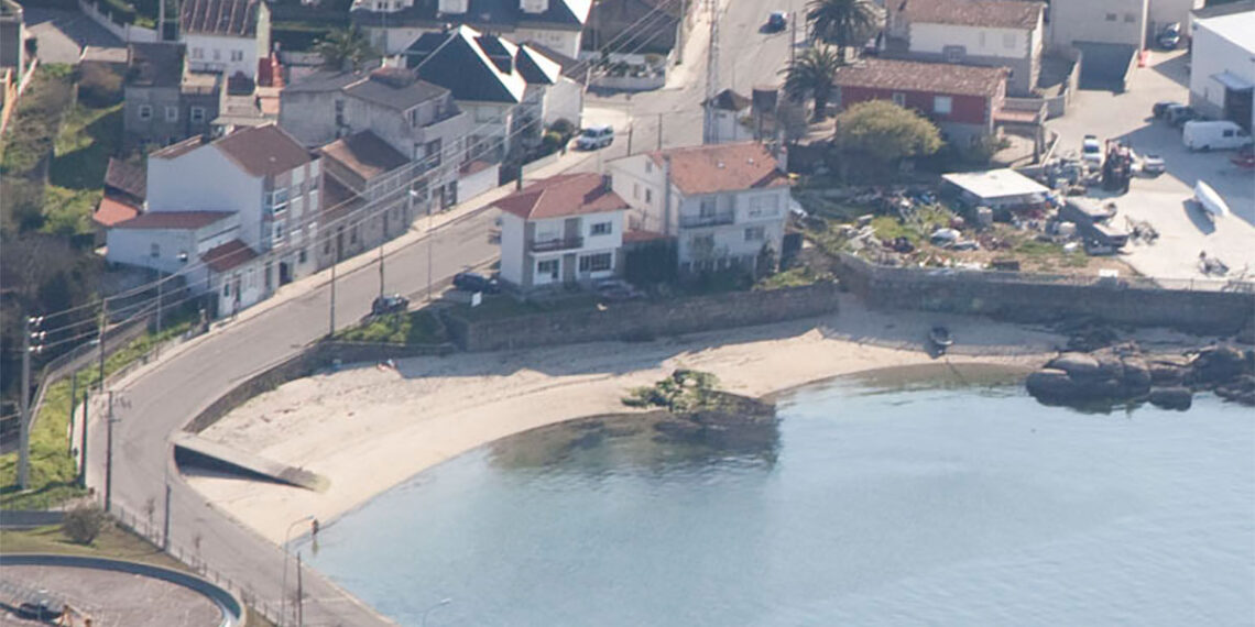 Contratiempo en una playa de las Rías Baixas, Vilagarcía desaconseja el baño en uno de sus arenales