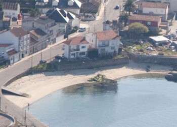 Contratiempo en una playa de las Rías Baixas, Vilagarcía desaconseja el baño en uno de sus arenales