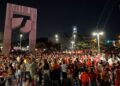 Locura en Vigo, echan abajo las vallas en Praza América para celebrar el segundo Mundial de España