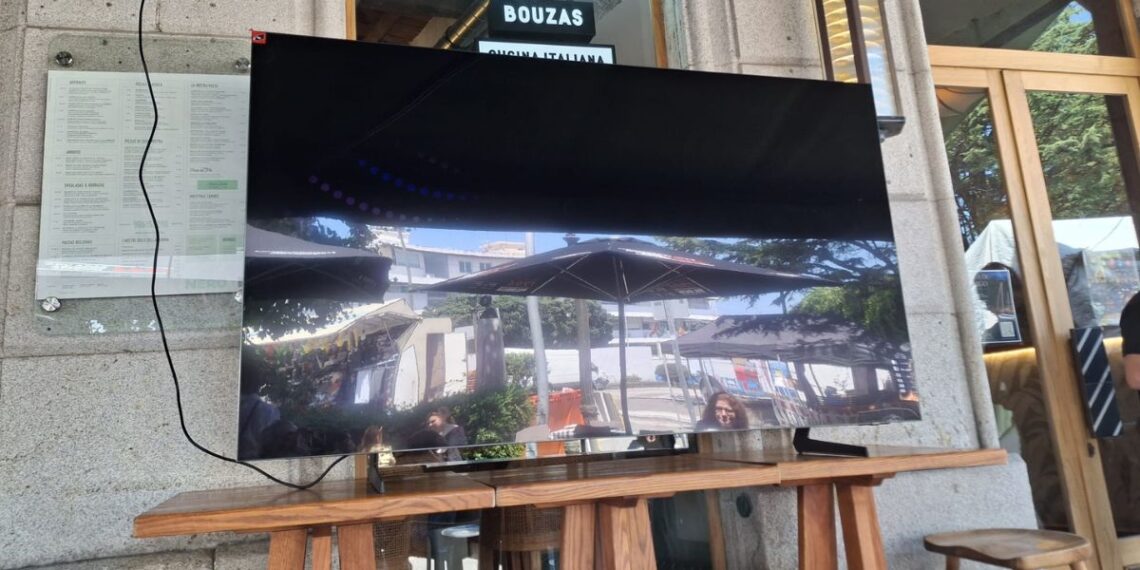 Televisiones de gran formato en terrazas, la alternativa para ver la Final del Mundial en las Fiestas de Bouzas