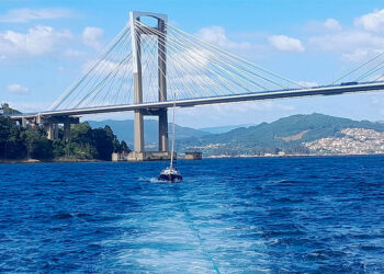 Susto en las Rías Baixas, remolcado en Moaña un velero a la deriva