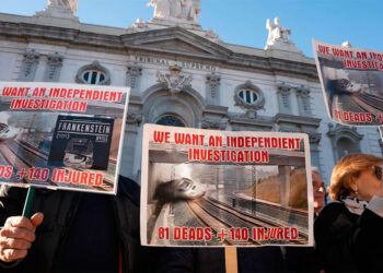 Víctimas de Angrois exigen "una petición pública de perdón institucional" por el trato durante 13 años