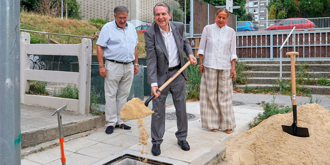 Caballero celebra el inicio de una nueva "gran obra" en el barrio más poblado de Vigo, Coia